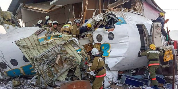 Passagierjet kracht in Haus: Mehrere Tote