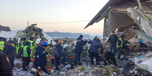 Passagierjet kracht in Haus: Mehrere Tote