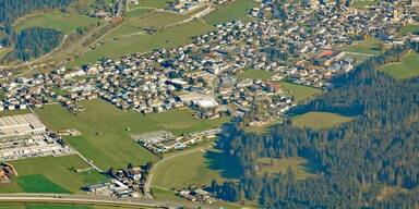 Der Ortschef verteidigt den Grundst&uuml;ckskauf.