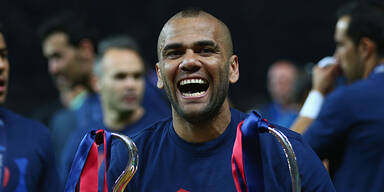 Alves bleibt doch bei Barcelona