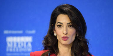 Amal Clooney will 20.000 IS-Terroristen im Irak verurteilt sehen