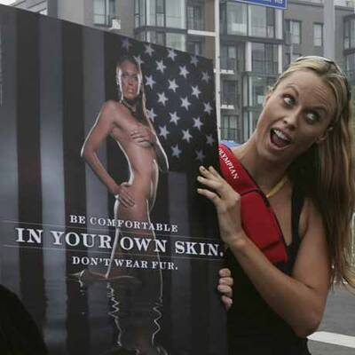 Schwimm-Star Amanda Beard zieht sich für Peta aus