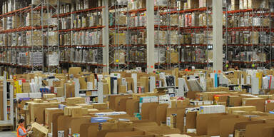 Amazon h&auml;lt an Trenkwalder-Personal fest