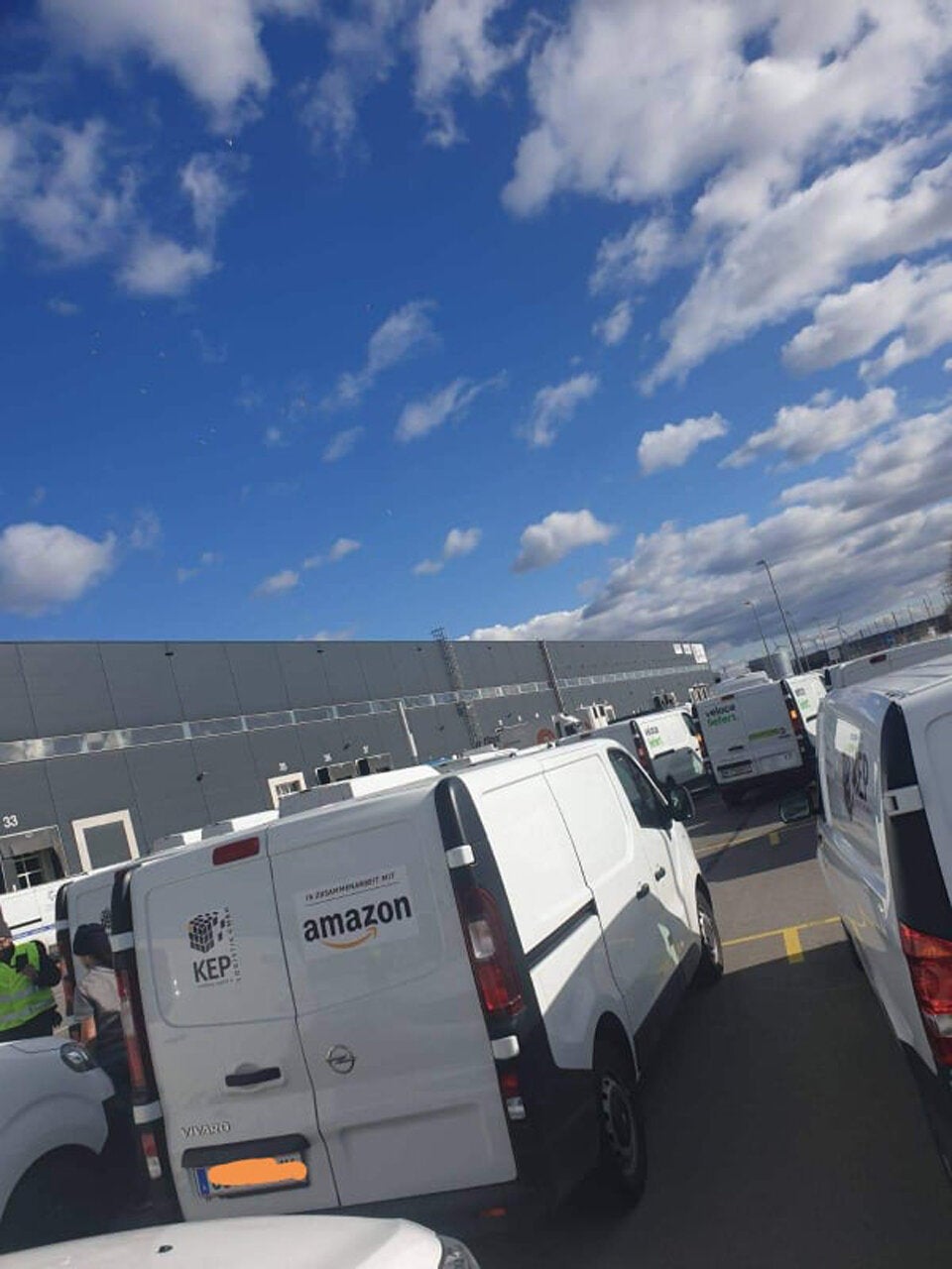 Großrazzia der Finanzpolizei bei Amazon Österreich