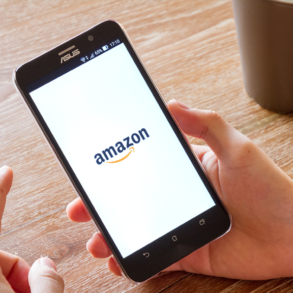 Warnhinweise fehlen: Australische Behörde klagt Amazon