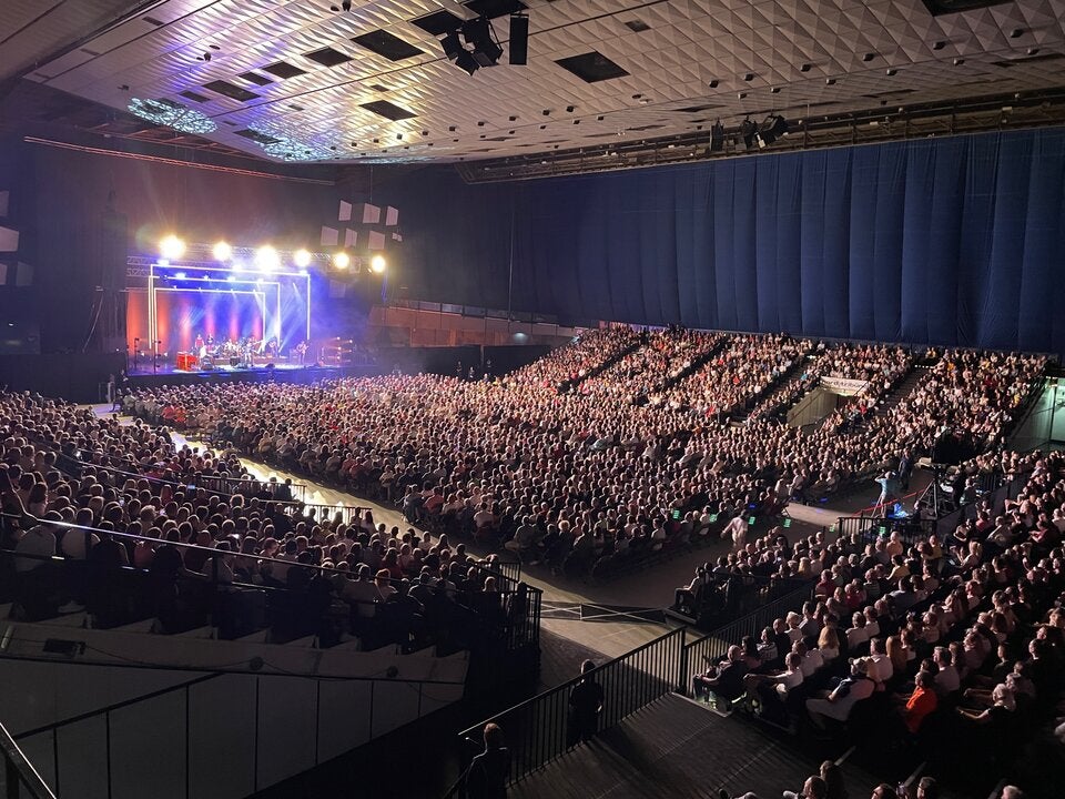 Ambros brachte die Stadthalle zum Beben