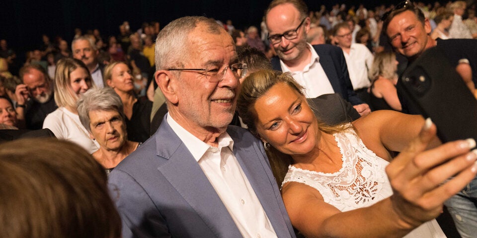Van der Bellen bei Ambros-Konzert in der Stadthalle