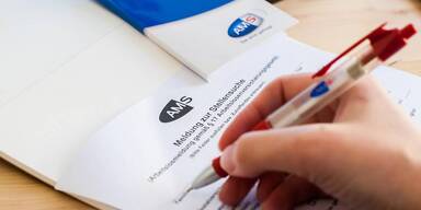 Arbeitslosigkeit weiter hoch.