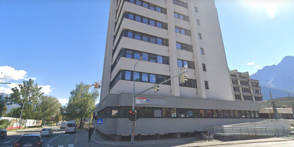 Messer-Attacke in AMS: Täter angeschossen