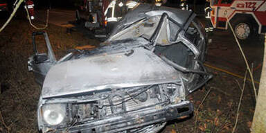 Anrainer retten Unfall-Lenker das Leben