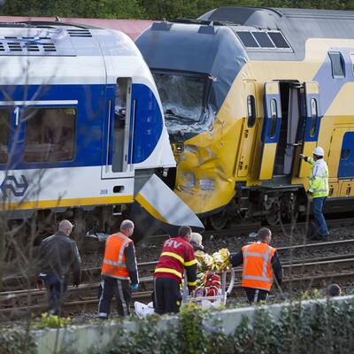 Zug-Zusammenstoß in Amsterdam: Bis zu 125 Verletzte