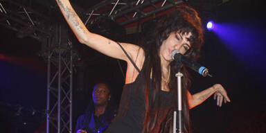 Amy Winehouse wieder im Spital