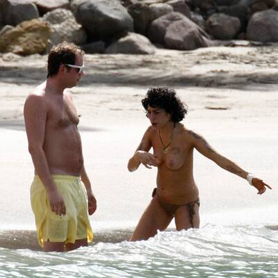 Amy im Urlaub: Oben ohne & ohne Drogen