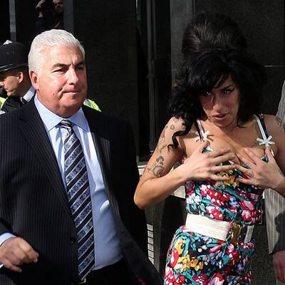 Amy Winehouse: Tiefes Dekolleté bei Gericht