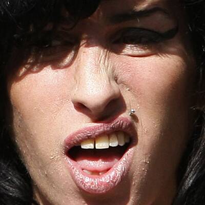 Amy Winehouse: Tiefes Dekolleté bei Gericht