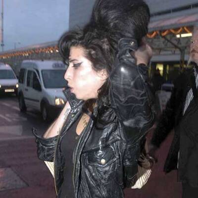 Amy Winehouse kommt in Glasgow an