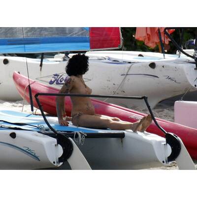 Amy im Urlaub: Oben ohne & ohne Drogen