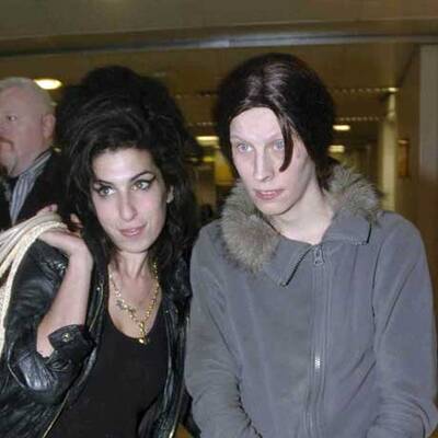 Amy Winehouse kommt in Glasgow an