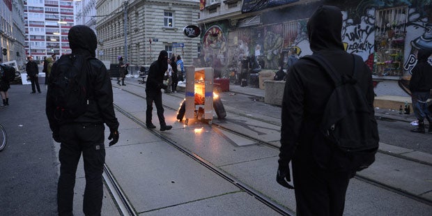 Räumung: Straßenschlacht um Punker-Haus