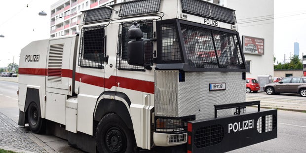 Räumung: Straßenschlacht um Punker-Haus