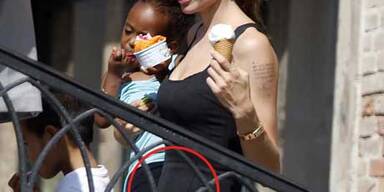 Angelina Jolie mit Babybäuchlein