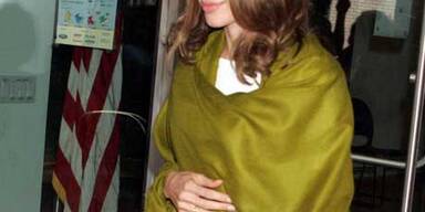 Angelina Jolie mit Babybäuchlein