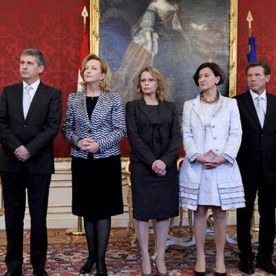 Umfangreiche Umbildung der Regierung