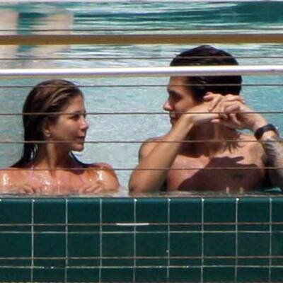 Jennifer Aniston badet im Liebesglück