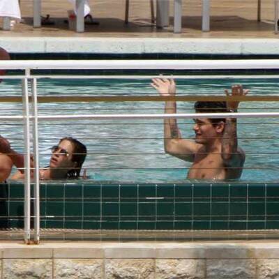 Jennifer Aniston badet im Liebesglück