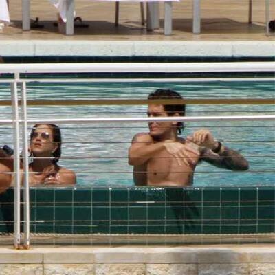 Jennifer Aniston badet im Liebesglück