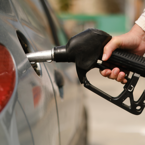 2022 war Tanken inflationsbereinigt deutlich teurer