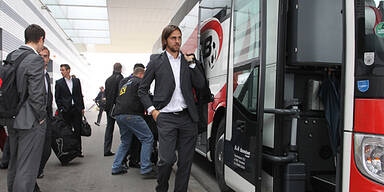 ÖFB-Team nach 12-Stunden-Odyssee daheim