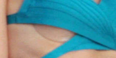 90210-Star zeigt, was sie drunter trägt