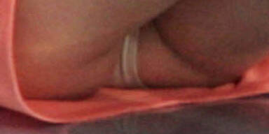 90210-Star zeigt, was sie drunter trägt