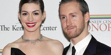 Anne Hathaway, Adam Shulman