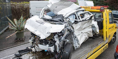 Frau überlebt diesen Horror-Crash!