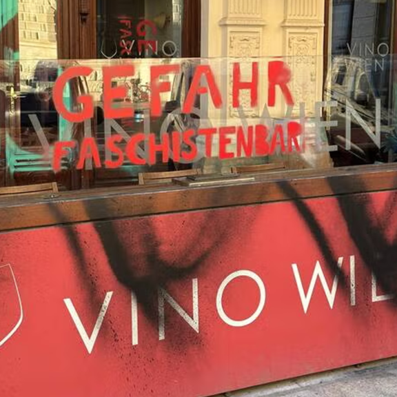 Nächster Farbanschlag auf Politiker-Bar Vino