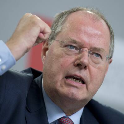 Peer Steinbrück fordert Angela Merkel heraus