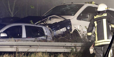 Massen-Crash im Nebel: Acht Tote 