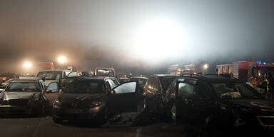 Massen-Crash im Nebel: Acht Tote 