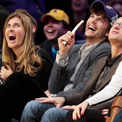 Wer ist bloß diese Blondine? 