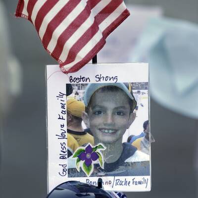 Hunderte Trauergäste verabschieden sich von Krystle Cambpell - Opfer der Boston-Anschläge.