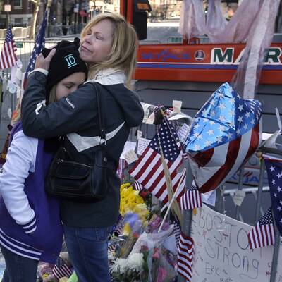 Hunderte Trauergäste verabschieden sich von Krystle Cambpell - Opfer der Boston-Anschläge.