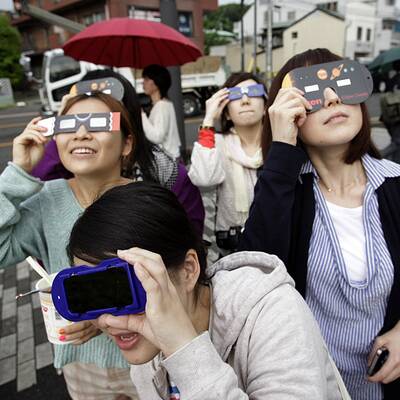 Spektakuläre Sonnenfinsternis in Asien & USA