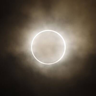 Spektakuläre Sonnenfinsternis in Asien & USA