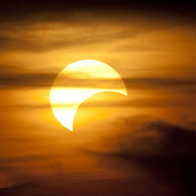 Spektakuläre Sonnenfinsternis in Asien & USA