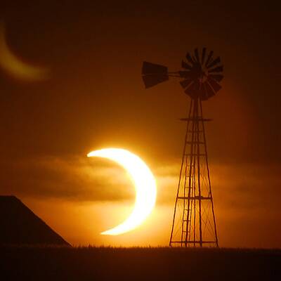 Spektakuläre Sonnenfinsternis in Asien & USA