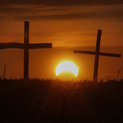 Spektakuläre Sonnenfinsternis in Asien & USA