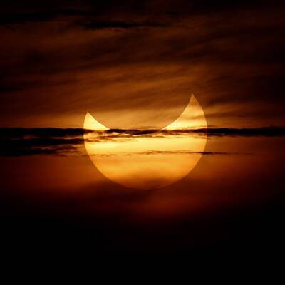 Spektakuläre Sonnenfinsternis in Asien & USA