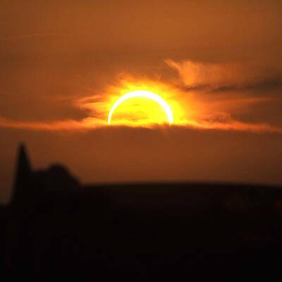 Spektakuläre Sonnenfinsternis in Asien & USA